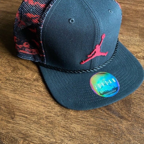 Jordan Black and Red Camo Rope Snapback Hat - Picture 1 of 4